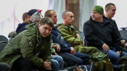 Russische Reservisten an einem Sammelpunkt im Rahmen einer Teilmobilisierung (Symbolbild)