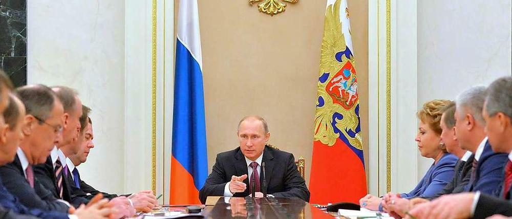 Neue Militärdoktrin: Wladimir Putin, Präsident Russlands, am 26. Dezember vor dem Sicherheitsrat im Kreml.