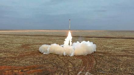 Das russische Verteidigungsministerium verbreitet Bilder einer russischen Iskander-K-Rakete.