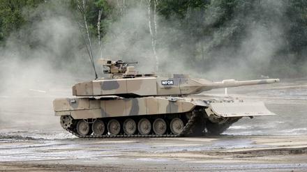 Ein Kampfpanzer vom Typ Leopard 2. Zehn solcher Panzer wurden im vergangenen Jahr in den Golfstaat Katar geliefert. 