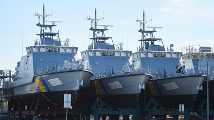 Wolgast: Patrouillenboote, die eigentlich für Saudi-Arabien bestimmt sind, auf dem Werftgelände der Peene-Werft.