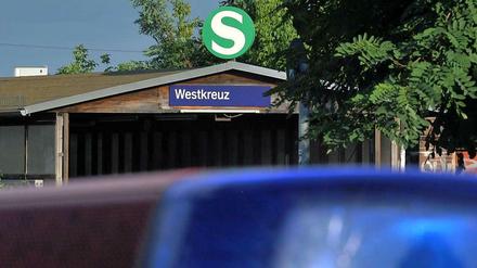 Am Donnerstagabend kollidierte am S-Bahnhof Westkreuz ein Zug mit einem großen Ast.