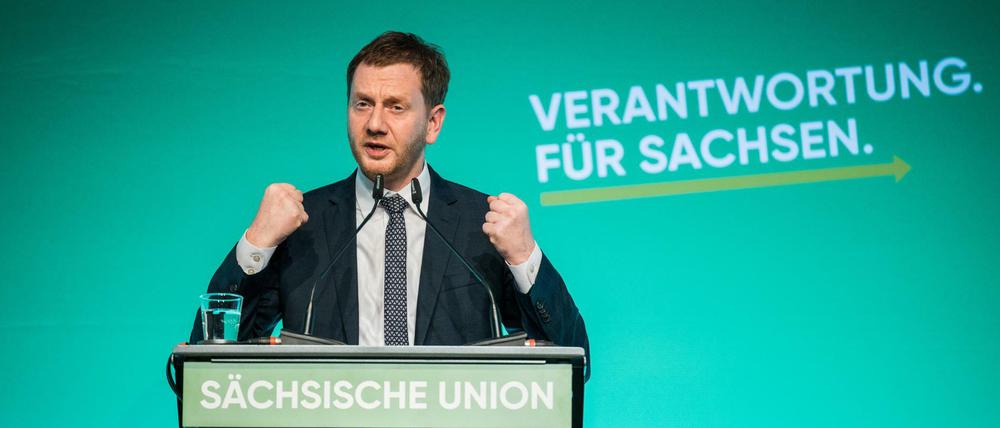 Sachsens Ministerpräsident Michael Kretschmer (CDU) spricht vor Delegierten auf dem Sonderparteitag der sächsischen CDU.