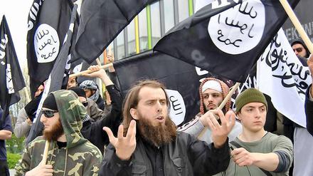 Islamisten protestieren regelmäßig gegen die islamfeindliche Gruppe Pro NRW – hier Anfang Mai in Solingen. 