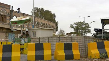 Absperrungen vor der US-Botschaft Sanaa