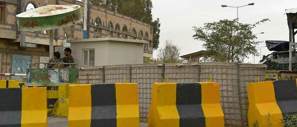 Absperrungen vor der US-Botschaft Sanaa
