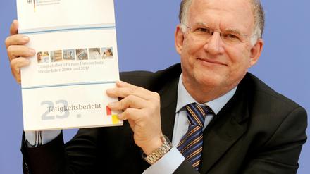 Der Bundesdatenschutzbeauftragte Peter Schaar stellte auf einer Pressekonferenz in Berlin seinen Tätigkeitsbericht für die Jahre 2009 und 2010 vor.