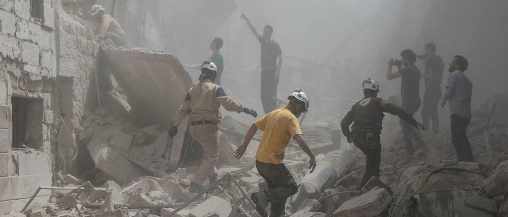 Luftangriffe fordern in Syrien immer wieder zahlreiche Tote, wie hier in Aleppo.