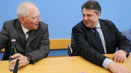Bundesfinanzminister Wolfgang Schäuble (CDU) und Bundeswirtschaftsminister Sigmar Gabriel (SPD) im März 2015. 