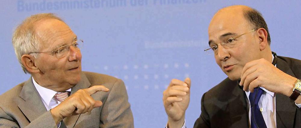 Finanzminister Wolfgang Schäuble (CDU, l) und sein französischer Amtskollege Pierre Moscovici bei einem Treffen Ende Mai in Berlin.