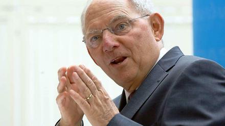 Finanzminister Wolfgang Schäuble sieht Steuersenkungen skeptisch. Offenbar wird jetzt aber doch darüber nachgedacht.