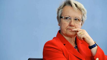 Annette Schavan ist seit 2005 Bundesministerin für Bildung und Forschung. Zuvor leitete sie zehn Jahre lang das Kultusministerium in Stuttgart. Von 1994 bis 2005 war sie Vizepräsidentin des Zentralkomitees der Deutschen Katholiken.