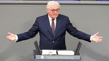 Bundespräsident Frank-Walter Steinmeier spricht während einer Gedenkstunde zum "Schicksalstag der Deutschen".