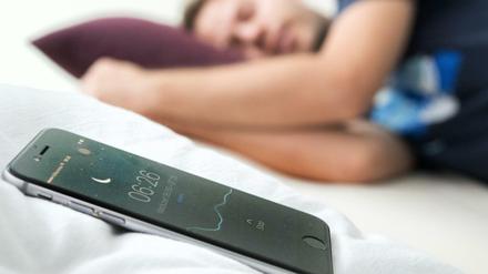 Ständig überwacht: Manche Apps messen auch die Bewegungen im Schlaf.
