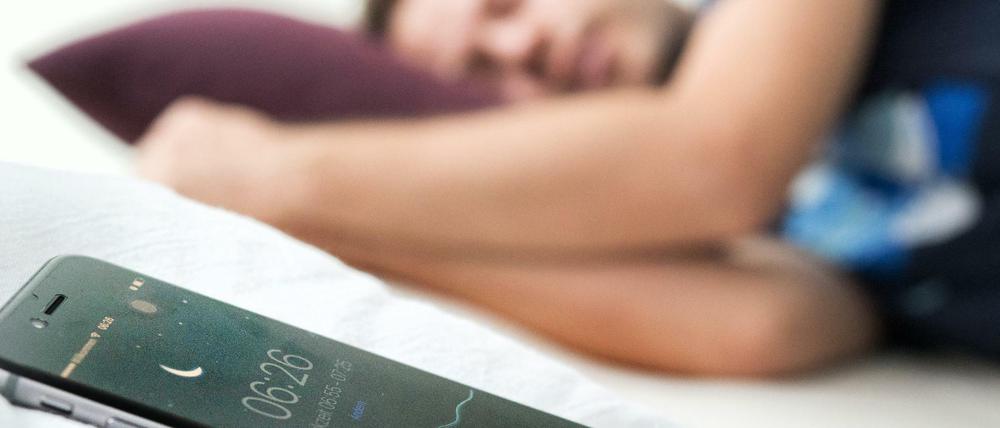 Ständig überwacht: Manche Apps messen auch die Bewegungen im Schlaf.