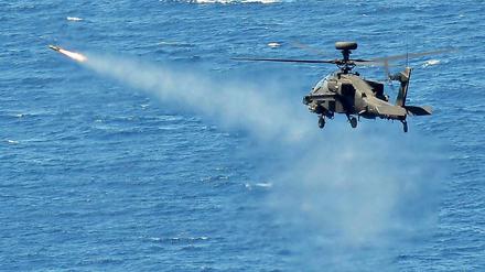 Nato-Kampfhubschrauber fliegen inzwischen offenbar auch Angriffe über Libyen.