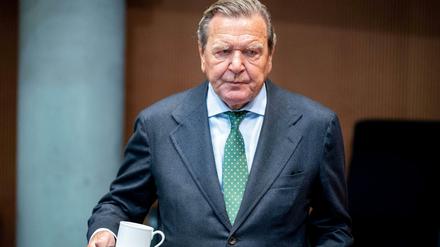 Gerhard Schröder (SPD) ist mit Russland Präsident Wladimir Putin befreundet.