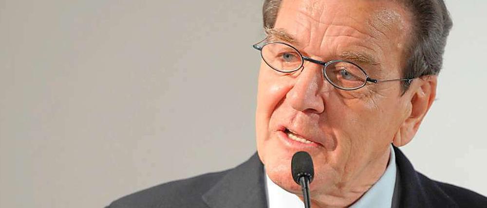 Altkanzler Schröder stützt Merkel in der Euro-Krise den Rücken.