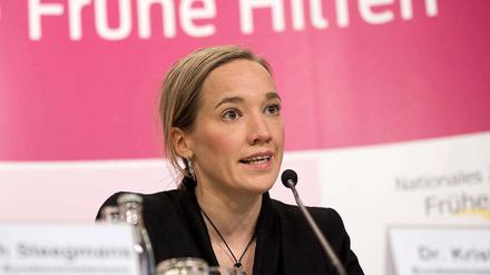 Bundesfamilienministerin Kristina Schröder (CDU) hält an der Regelung zur Elternzeit und Elterngeld fest.