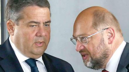 SPD-Chef Sigmar Gabriel mit Martin Schulz.