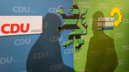 Vor der Hessen-Wahl steht die Weiterführung der schwarz-grünen Koalition zumindest auf der Kippe. 