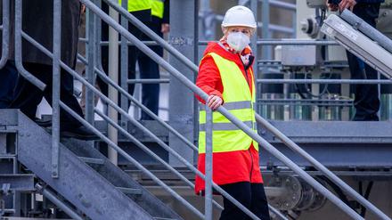 Ein Bild aus anderen Zeiten: Mecklenburg-Vorpommerns Ministerpräsidentin in der Gasanlandestation von Nord Stream 2.