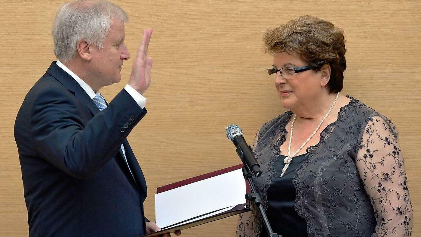 Bayern Horst Seehofer erneut zum Ministerpräsidenten gewählt