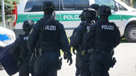 Polizisten des SEK Sachsen bei einem Einsatz.