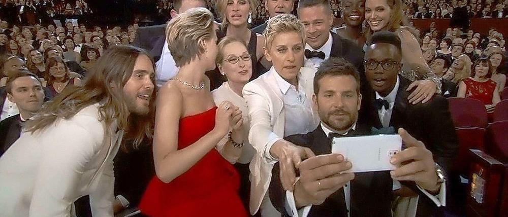 Oscar-Verleihung 2014: Selfisten bei der Arbeit.