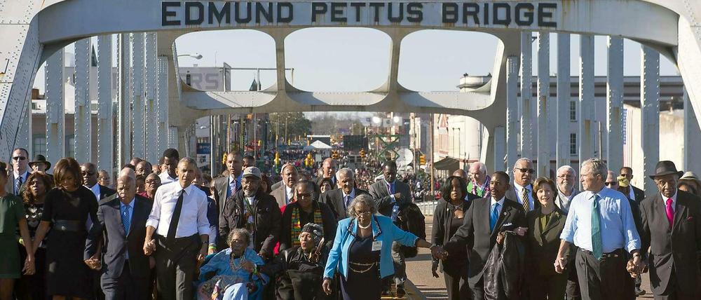 Der Marsch geht weiter: Obama auf der Brücke von Selma.