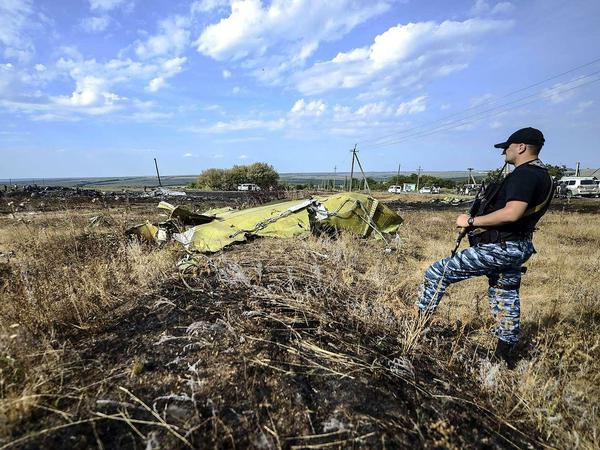 Prorussische Separatisten kontrollieren die Absturzstelle der MH17.