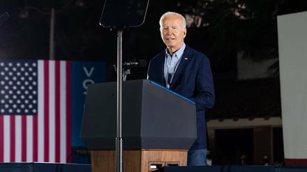 US-Präsident Joe Biden am Tag vor der Abberufung während einer Kundgebung für den kalifornischen Gouverneur Gavin Newsom