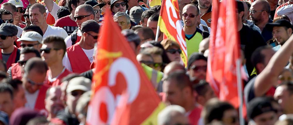 Gewerkschafter demonstrieren in Marseille gegen die neue Arbeitsgesetzgebung.