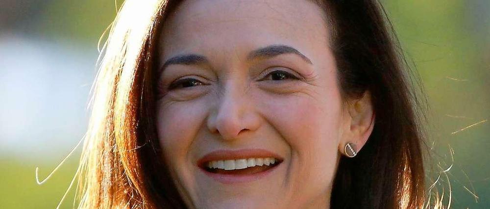 Sheryl Sandberg ist COO von Facebook. Zuvor war sie Managerin bei Google. Anfang Mai starb ihr Mann, der IT-Unternehmer Dave Goldberg, bei einem Unfall.