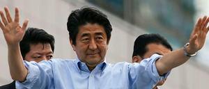 Shinzo Abe könnte aus den Wahlen am Sonntag in Japan gestärkt hervorgehen.