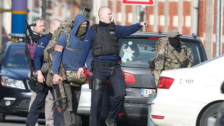 Anti-Terror-Einsatz in Brüssel am Mittwoch. Es sind noch viele Fragen offen. 
