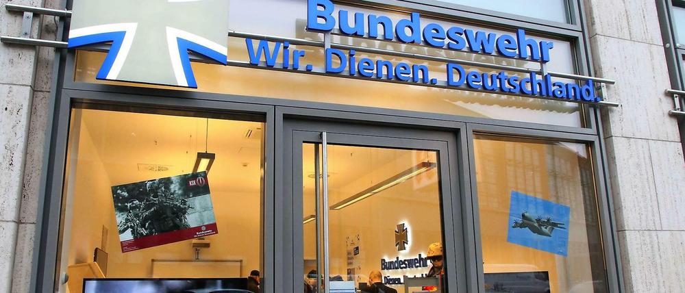In Berlin wirbt die Bundeswehr jetzt mit einem "Showroom" für sich.