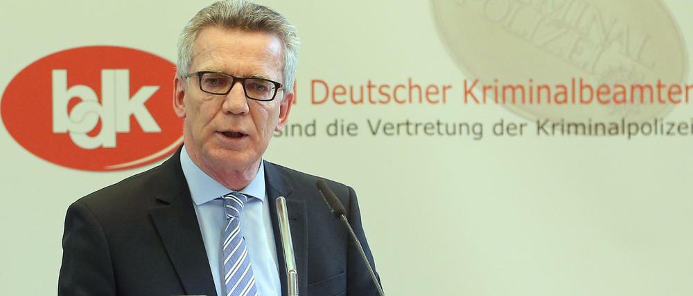 Bundesinnenminister Thomas de Maiziere (CDU) spricht am 03.02.2016 auf einer Veranstaltung des Bundes Deutscher Kriminalbeamter (BDK).