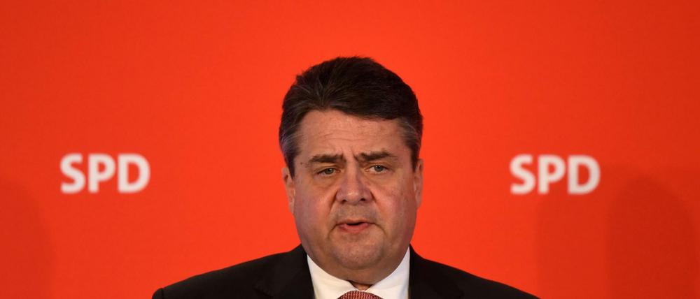 Die innerparteilichen Zweifel an SPD-Chef Sigmar Gabriel sind gewachsen.
