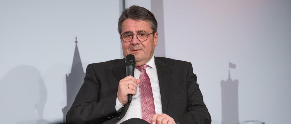 Sigmar Gabriel (SPD) warnt in einem Appell mit Joschka Fischer (Grüne) vor einem Auseinanderbrechen der EU. 