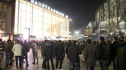 In der Silvesternacht waren am Kölner Hauptbahnhof Frauen sexuell belästigt und ausgeraubt worden.