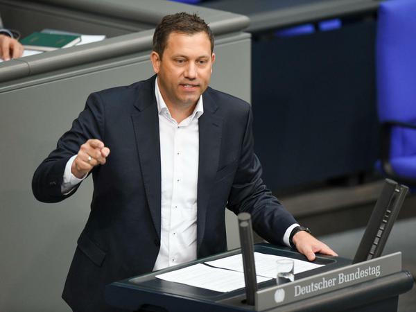 SPD-Chef Lars Klingbeil verteidigt den abwägenden Kurs.     