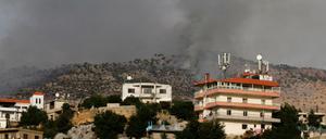 Am Montag steigt Rauch über dem südlibanesischen Kfarchouba-Dorf hoch. 