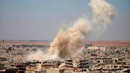 Smoke rises above opposition held areas of Daraa during an airstrike by Syrian regime forces, on June 25, 2018.Russian-backed regime forces have for weeks been preparing an offensive to retake Syria&amp;apos;s south, a strategic zone that borders both Jordan and the Israeli-occupied Golan Heights. / 