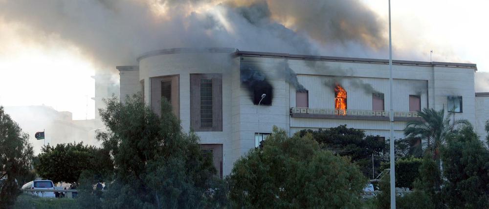 Das Außenministerium in Tripolis wurde am Dienstag in Brand gesetzt.