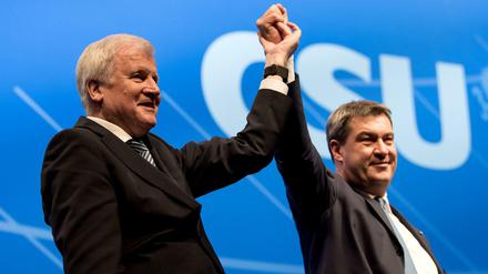 Nochmal draufgelegt: Das Duo Seehofer/Söder hat offenbar eher die Landtagswahlen im Blick als die Sondierungen mit der SPD.