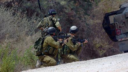 Israelische Truppen an der Grenze zum Libanon.