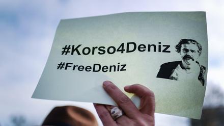 Demonstration in Flörsheim (Hessen): Der in der Türkei inhaftierte "Welt"-Journalist Deniz Yücel stammt aus Flörsheim. Yücel werden Terrorpropaganda, Mitgliedschaft in einer terroristischen Vereinigung und Datenmissbrauch vorgeworfen.