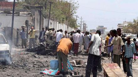 Nach dem Anschlag bietet die somalische Hauptstadt Mogadischu ein Bild des Grauens.