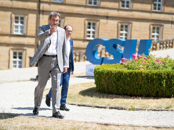 Markus Söder i Alexander Dobrindt jadą na Letnie Rekolekcje Grupy Państwowej CSU 2022 w klasztorze Banz. 